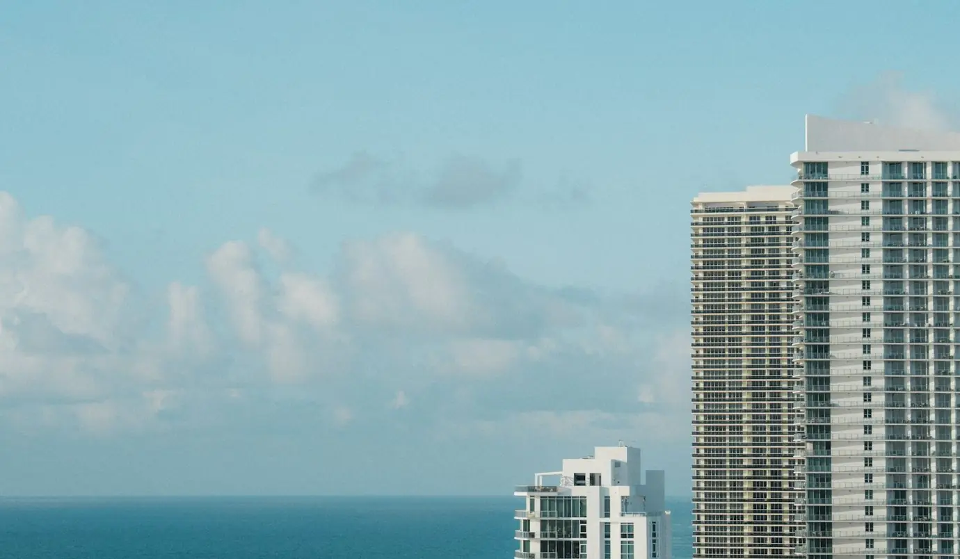 Torre Meridiano — Meia Praia